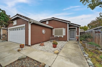985 Hunter Ln, Woodland, CA 95776
