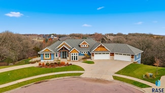 9004 E Torrey Pine Cir, Sioux Falls, SD 57110