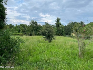 118 Waveland Ave, Waveland, MS 39576