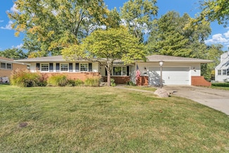 818 Stoddard Ct, Monticello, IL 61856