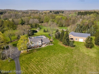 64527 Kildare Dr, Washington, MI 48095