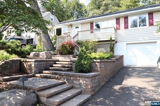 83 Oneida Ave, Oakland, NJ 07436