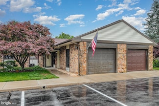 7 Abbey Ct, Carlisle, PA 17015