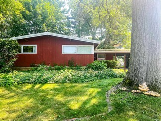 3022 Essex Dr, South Bend, IN 46615