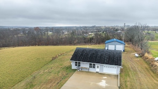 20216 Kruse Ln, Sherrill, IA 52073