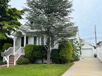 14 Harwich Rd, East Rockaway, NY 11518