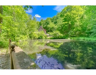 43 Pondview Dr, Hampden, MA 01036