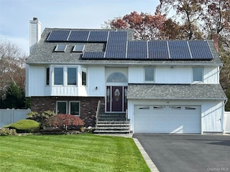 839 Pine Ave, West Islip, NY 11795