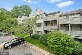 2221 Hunters Run Dr, Reston, VA 20191