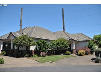 2063 Lake Wind Dr, Eugene, OR 97408