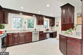 8345 Orange Ct, Alexandria, VA 22309