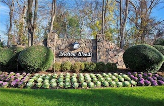 850 Skyline Dr, Coram, NY 11727