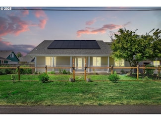 30 Village Dr, Creswell, OR 97426