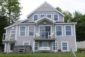 1040 Memorial Dr, Winthrop, ME 04364