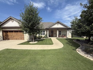 2009 Athens Ave N, Kerrville, TX 78028