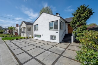 2527 57th Ave SW, Seattle, WA 98116