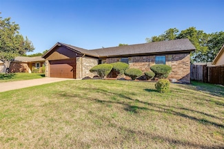 1300 Steinburg Ln, Fort Worth, TX 76134