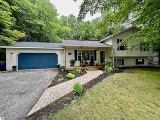 2329 Arthur Ct, Traverse City, MI 49685
