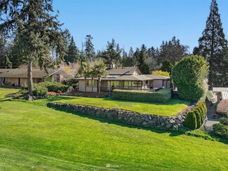 573 Cherry Ave NE, Bainbridge Island, WA 98110