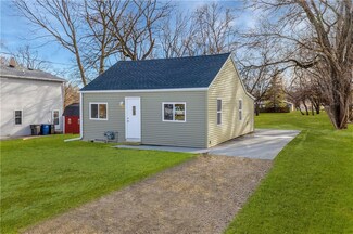 1841 E Marion St, Des Moines, IA 50320