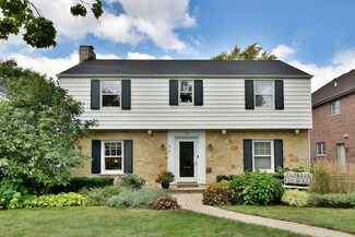 196 S Fairfield Ave, Elmhurst, IL 60126
