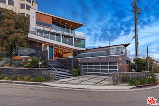 17405 Castellammare Dr, Pacific Palisades, CA 90272