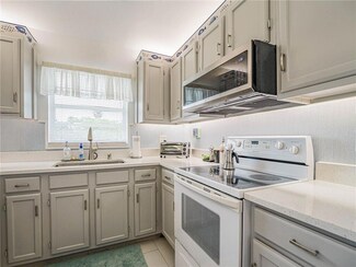 57 Woodland Dr Unit 201, Vero Beach, FL 32962