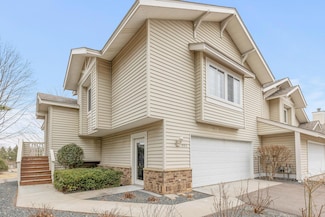 893 Ivy Ln, Saint Paul, MN 55123