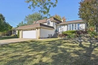 1420 Lake Edge Ct, Hoffman Estates, IL 60192