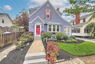 10 Clarendon Ave, Providence, RI 02906