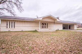 521 Locust Ave, Trumann, AR 72472