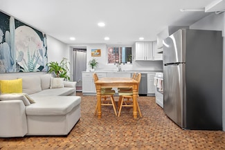 288 4th St Unit Garden, Jersey City, NJ 07302