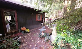 7 Hog Hollow Rd, Shelburne Falls, MA 01370