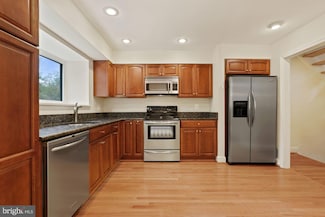 2057 Golf Course Dr, Reston, VA 20191