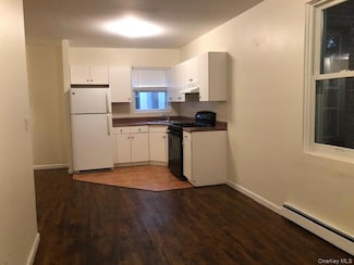 44-25 Douglaston Pkwy, Douglaston, NY 11363