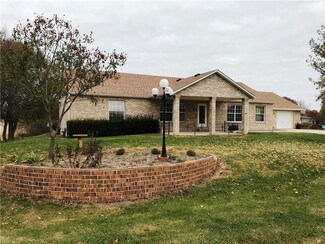 306 Circle Dr, Hamilton, MO 64644