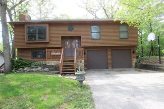 110 Woody Way, Oakwood Hills, IL 60013