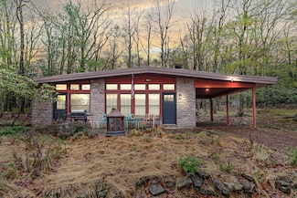 21 Hazard Run Rd, Lake Harmony, PA 18624