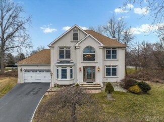 19 Sue Anne Ct, Matawan, NJ 07747