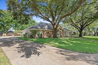 609 Wheatland Dr, Mc Gregor, TX 76657