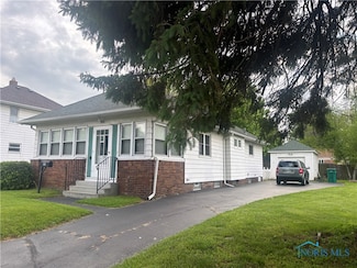181 Osborne St, Rossford, OH 43460