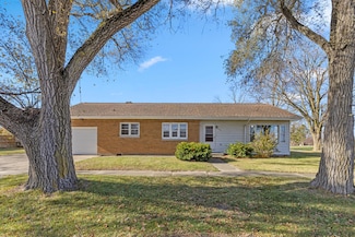 106 S 6th St, Carson City, MI 48811