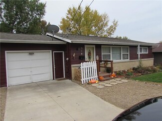 518 E Cronkhite St, Knoxville, IA 50138