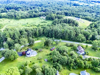 77 Blossom Dr, Pomfret, CT 06259