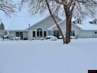 1205 Pine Pointe Curve, Saint Peter, MN 56082