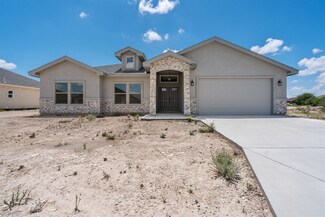 420 Pitaya Ln, Del Rio, TX 78840