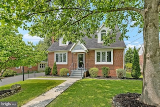 2914 Lawrence Dr, Falls Church, VA 22042