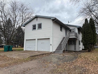 810 W 1st St, Gladwin, MI 48624