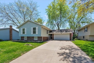 201 Spruce Hills Dr, Cedar Falls, IA 50613