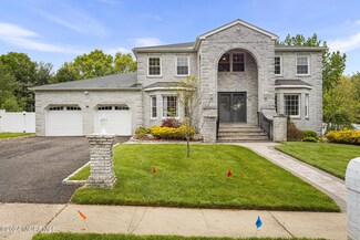27 Tharp Ln, Marlboro, NJ 07746